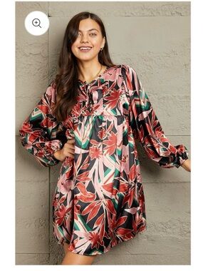 GeeGee NWOT Satin Baby Doll Dress Floral Satin Swing Dress in Multi Pink